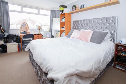 16 Moray Close, Romford, RM1 4YJ