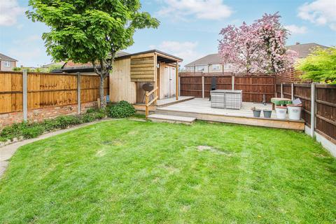 16 Moray Close, Romford, RM1 4YJ
