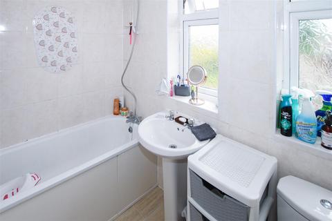 16 Moray Close, Romford, RM1 4YJ