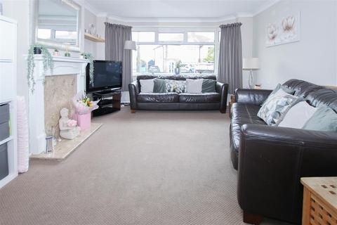 16 Moray Close, Romford, RM1 4YJ