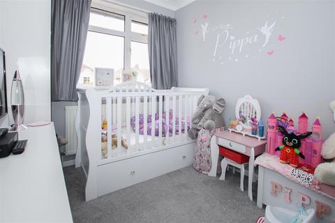 16 Moray Close, Romford, RM1 4YJ