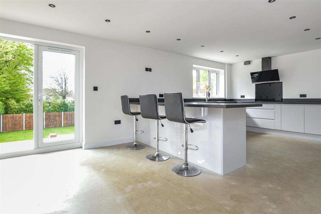 Pinewood Close, Hellesdon, 4 bed detached house £500,000