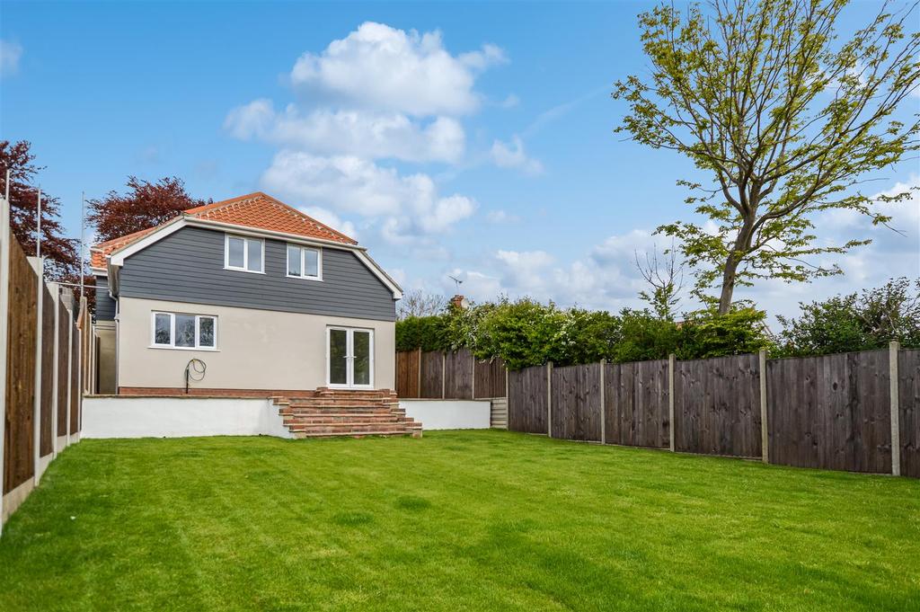 Pinewood Close, Hellesdon, 4 bed detached house £500,000