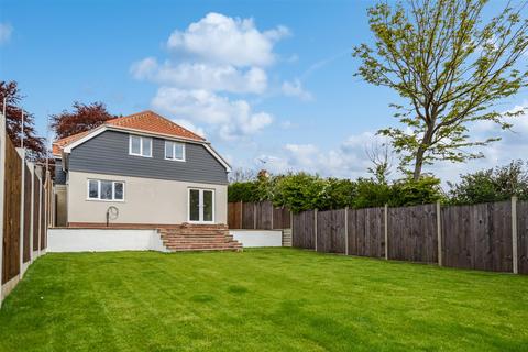 6 Pinewood Close, Norwich, NR6 5LX