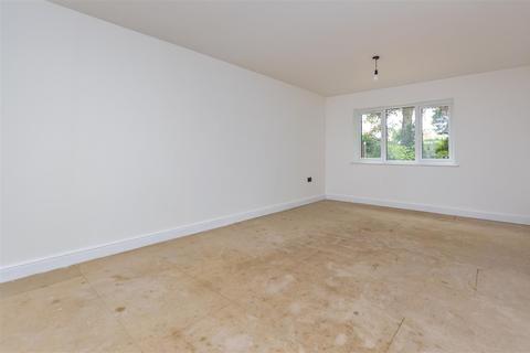 6 Pinewood Close, Norwich, NR6 5LX