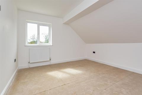 6 Pinewood Close, Norwich, NR6 5LX