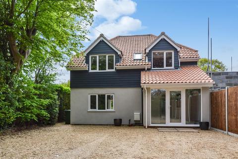 6 Pinewood Close, Norwich, NR6 5LX