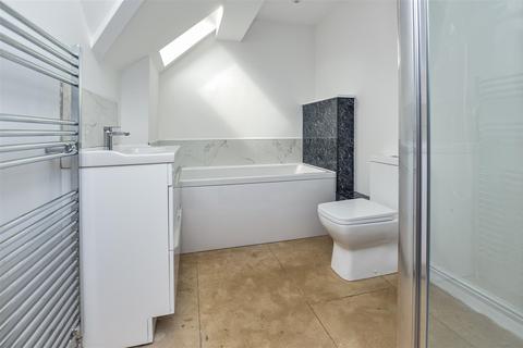 6 Pinewood Close, Norwich, NR6 5LX
