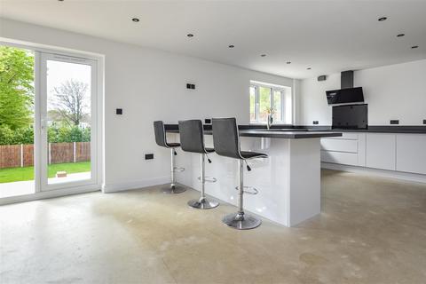 6 Pinewood Close, Norwich, NR6 5LX