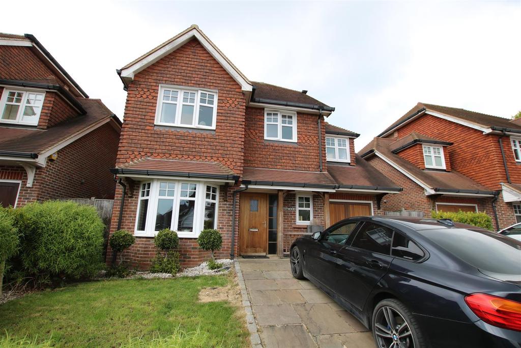Farthings Walk, Horsham 4 bed house £2,350 pcm (£542 pw)