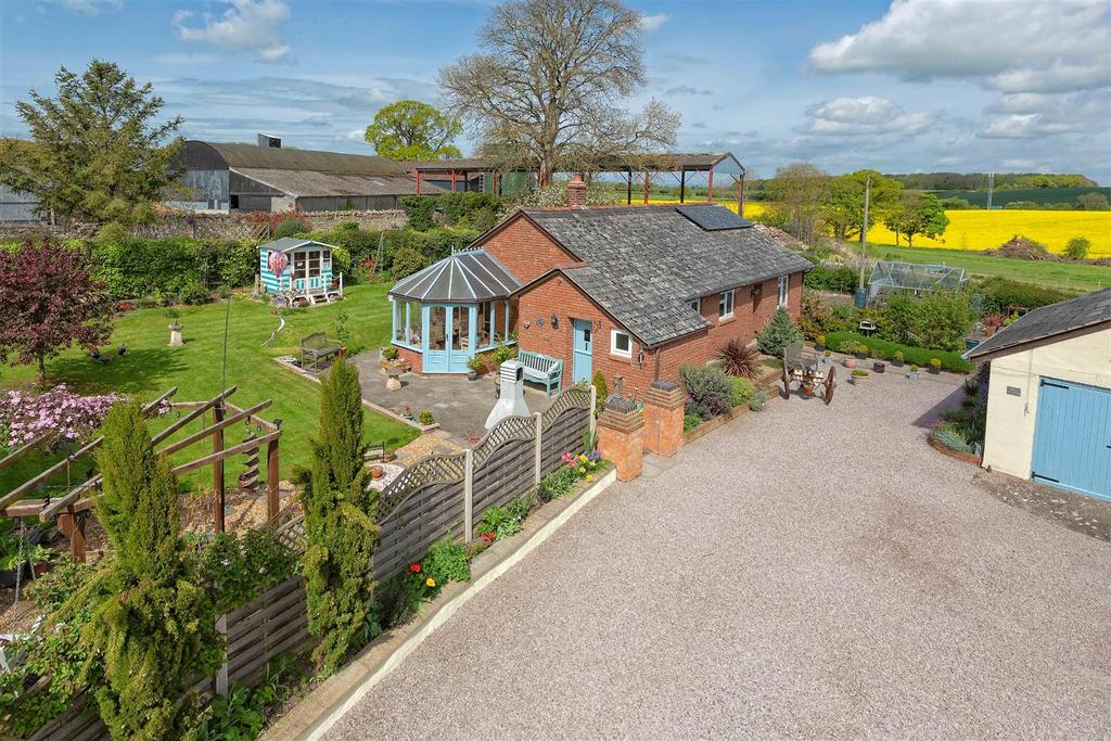 Waverney, Yockleton, Shrewsbury, SY5 9PH 3 bed detached bungalow £350,000