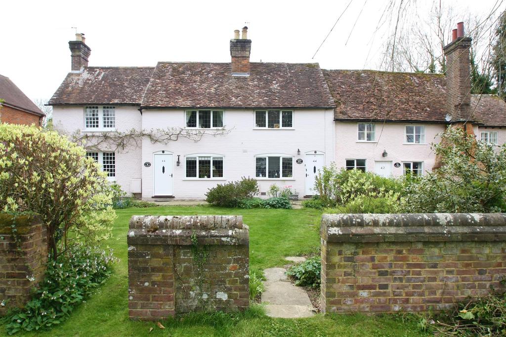 Chipperfield Road, Bovingdon, Hemel Hempstead 2 bed house £450,000