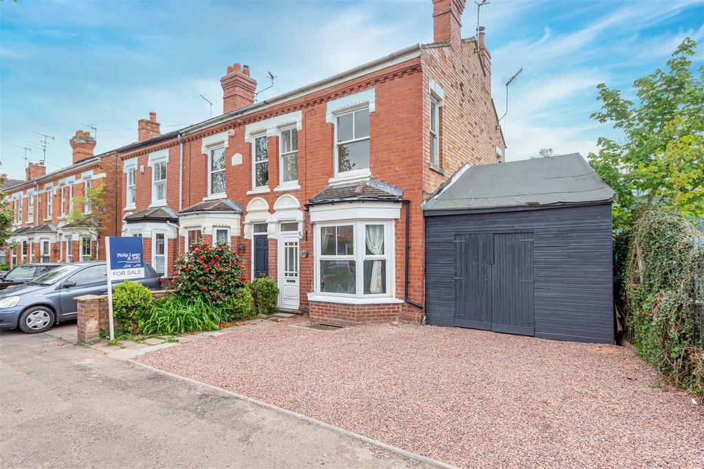Shrubbery Road, Worcester 3 bed end of terrace house £325,000