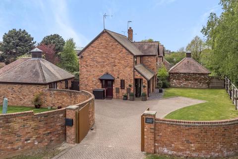 4 bedroom detached house for sale - The Wardens, Kenilworth