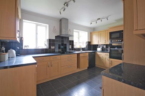 67 Pochard Way, Great Notley, Braintree, CM77 7WA