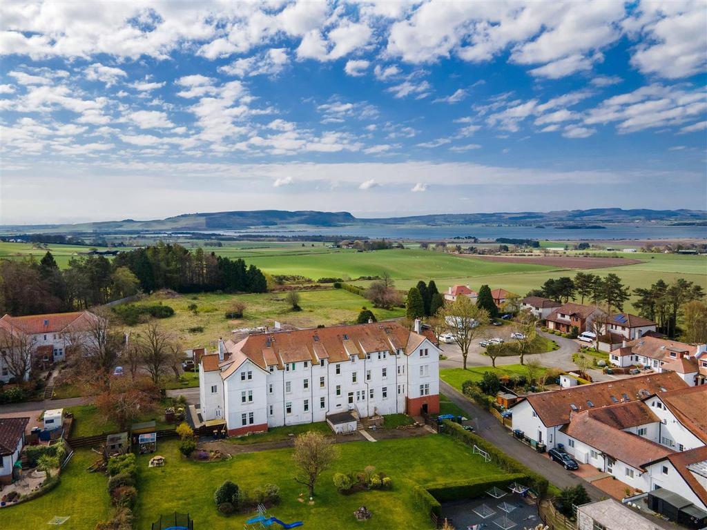 6 Lomond House, Glenlomond, Kinross 3 bed property £135,000