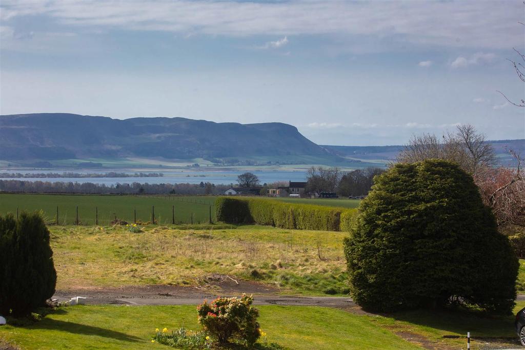 6 Lomond House, Glenlomond, Kinross 3 bed property £135,000