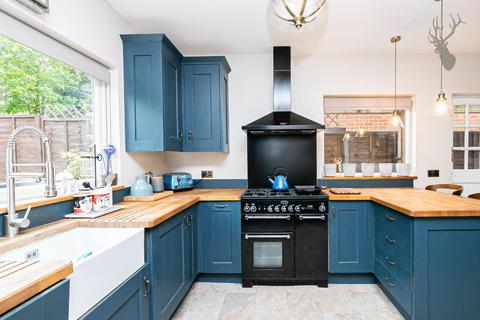 55 Morgan Crescent, Theydon Bois, Epping, CM16 7DU