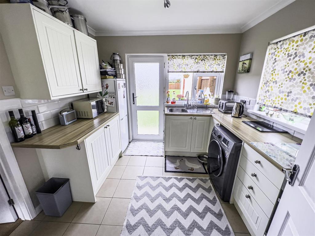 Kitchen 1.jpg