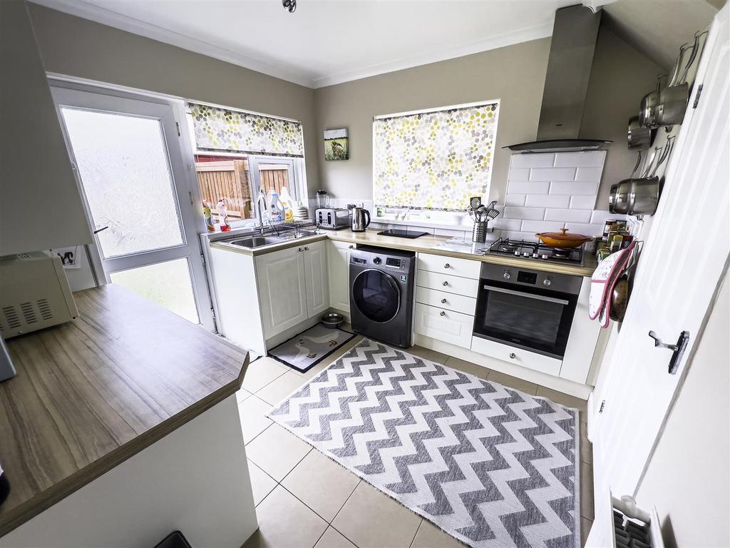 Kitchen 2.jpg