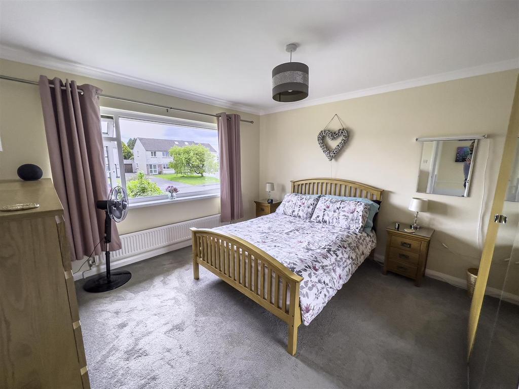 Bed 1.jpg