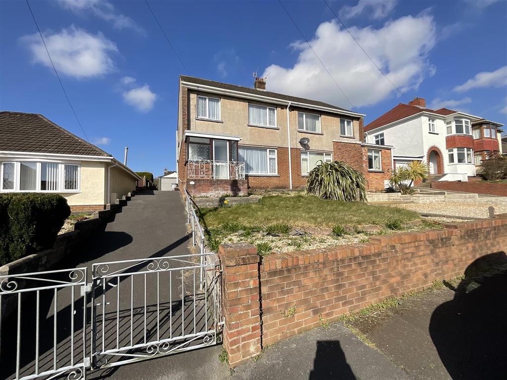 Denham Avenue, Llanelli 3 bed semidetached house £180,000