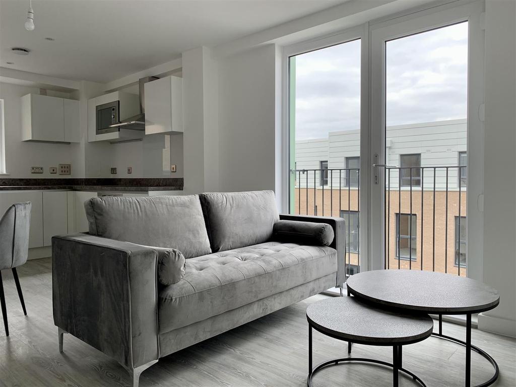 Middlewood Plaza, 3 Craven Street... 2 bed apartment £1,150 pcm (£265 pw)