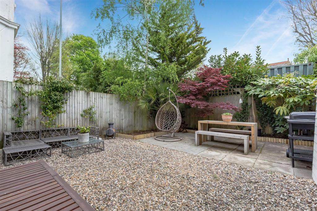 Hove Park Villas, Hove 1 bed ground floor flat £340,000