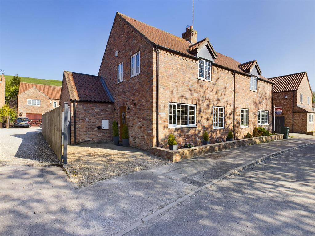 Back Street, Langtoft, Driffield 3 bed semidetached house £225,000