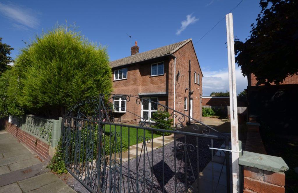 Falcon Drive, Castleford, WF10 3 bed semidetached house £750 pcm (£