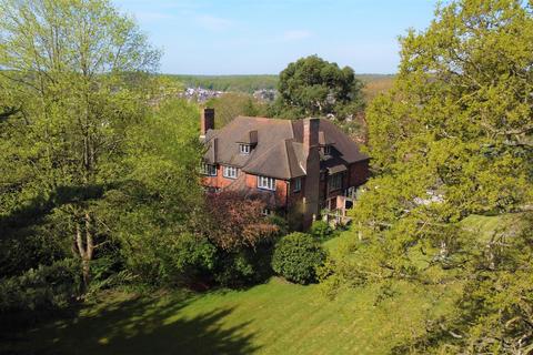 6 bedroom detached house for sale - Bordersmead, Traps Hill, Loughton