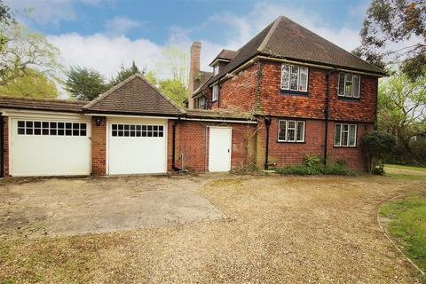 6 bedroom detached house for sale - Bordersmead, Traps Hill, Loughton