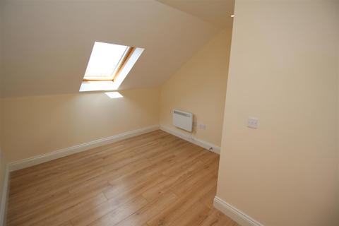 2 bedroom flat to rent - Kings Court, George Street, Fenny Stratford