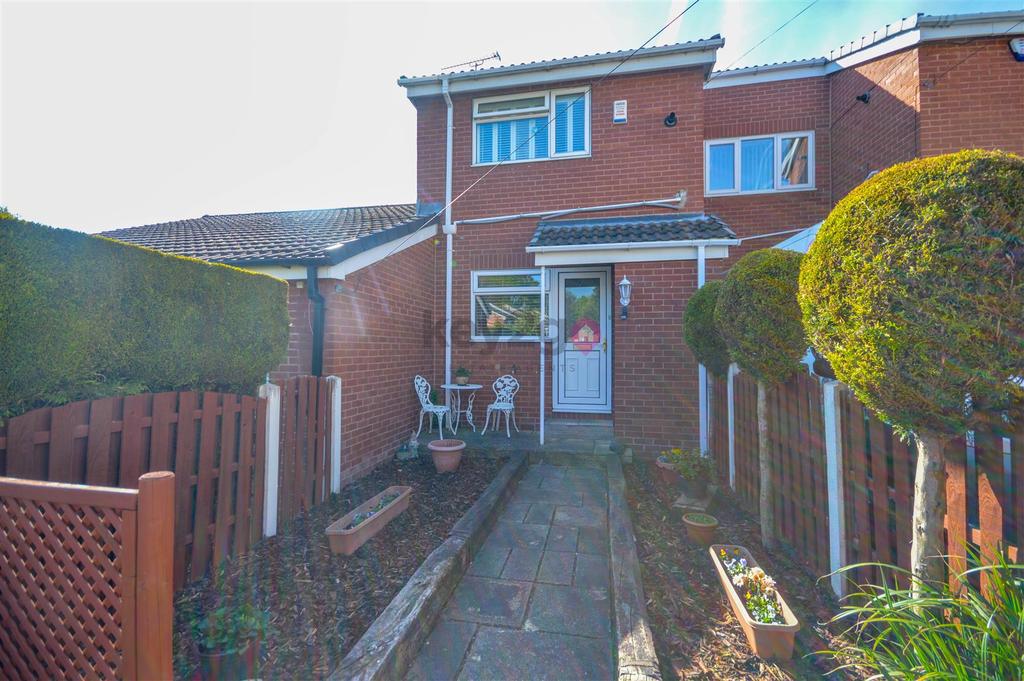 Queen Street, Eckington, Sheffield, S21 2 bed terraced house £140,000