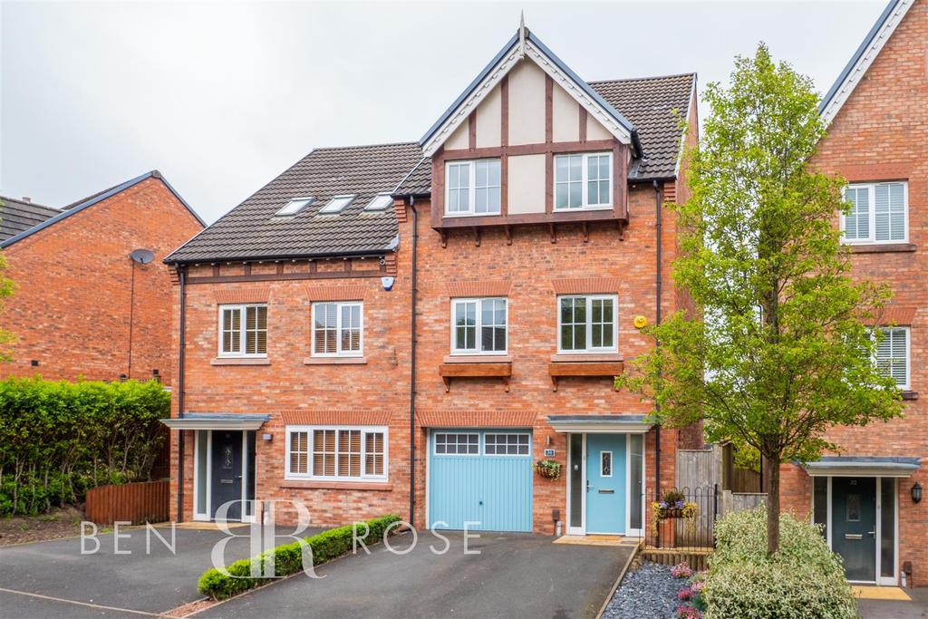 Duxbury Manor Way, Chorley 4 bed semidetached house £299,995