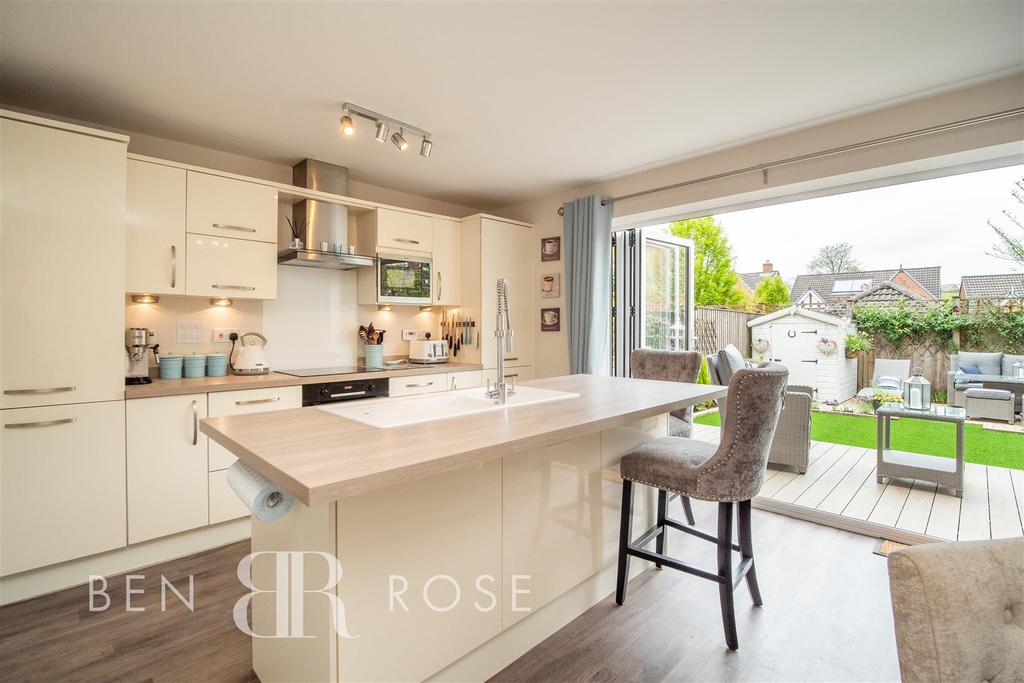 Duxbury Manor Way, Chorley 4 bed semidetached house £299,995