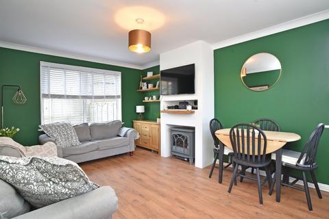 4 bedroom semi-detached house for sale - Lime Grove, Harrogate