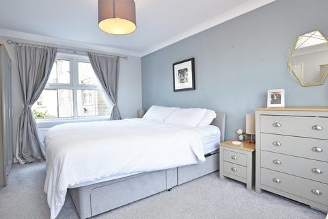 4 bedroom semi-detached house for sale - Lime Grove, Harrogate