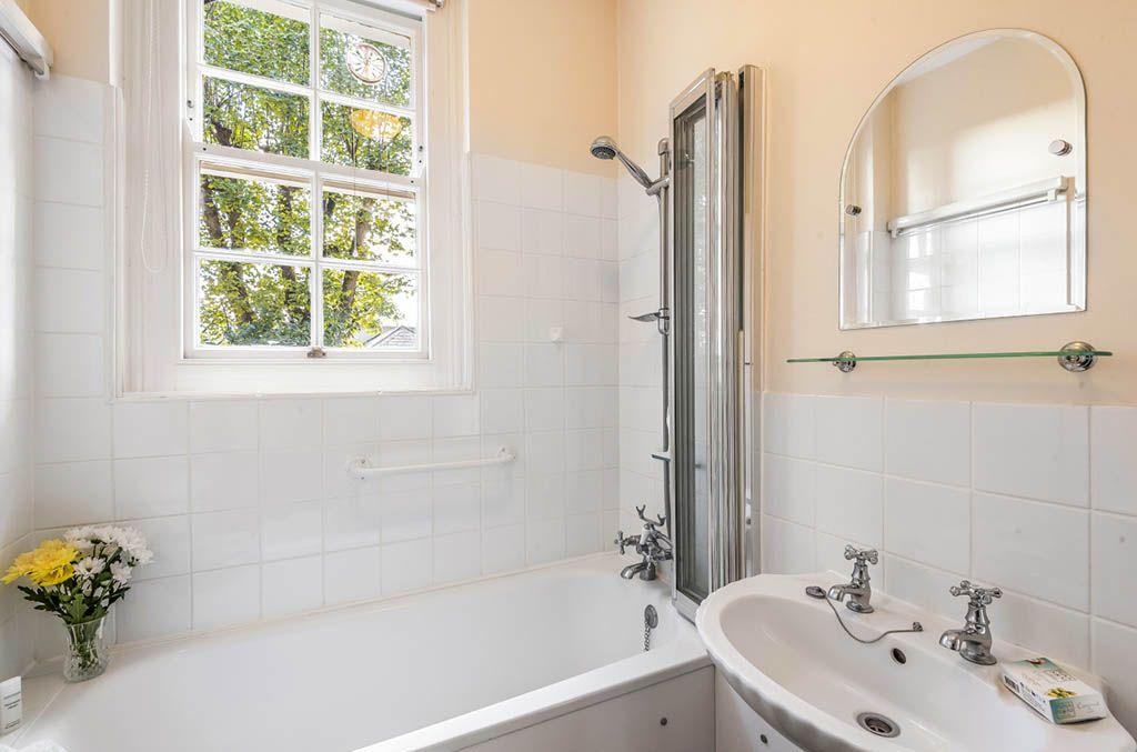 Bathroom (Bedroom)