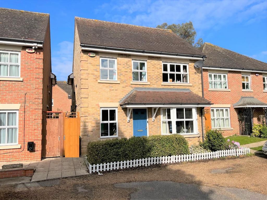 Avenue Road, Harold Wood, Romford 4 bed detached house for sale £700,000