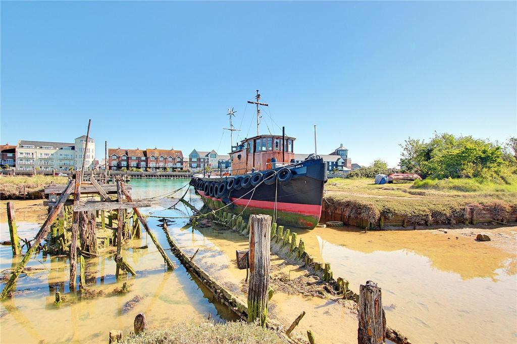 Rope Walk, Littlehampton, West Sussex, BN17 1 bed property £180,000