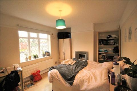5 bedroom semi-detached house to rent - Rusham Road, Egham, Surrey, TW20