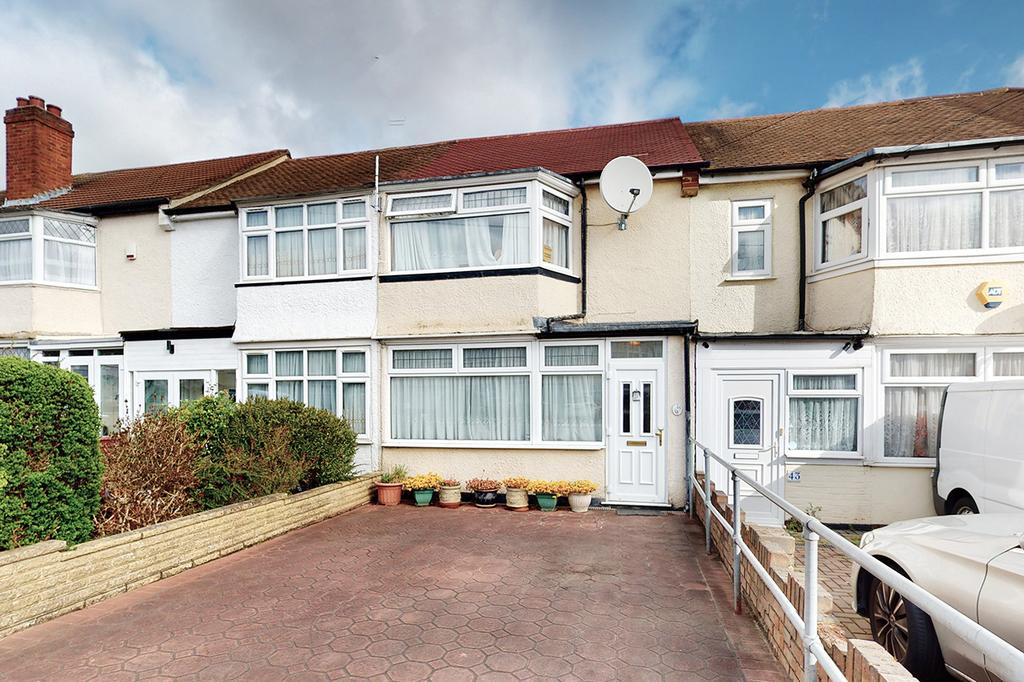 Crest Drive, Enfield, Greater London, EN3 2 bed terraced house £400,000