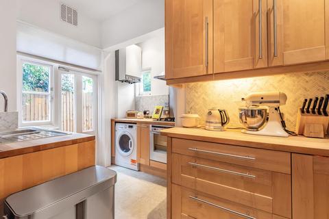 74 Trinity Road, London, SW19 8QZ