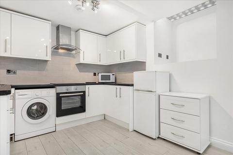 Studio to rent, Tasso Road, Hammersmith, London, W6