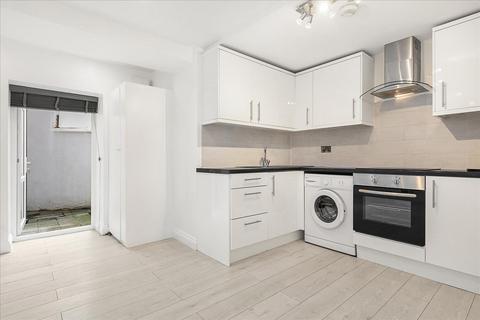 Studio to rent, Tasso Road, Hammersmith, London, W6