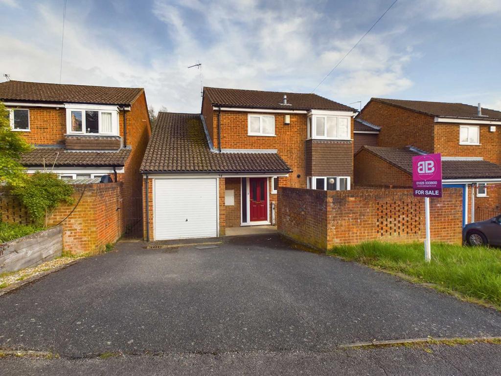Redshots Close, Marlow SL7 4 bed detached house for sale £650,000