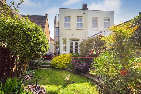 4 bedroom semi-detached house for sale - Thetford Road, Ashford, Middlesex, TW15