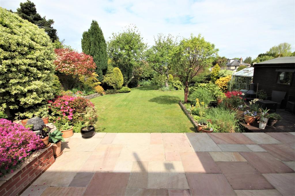 Upton Way, Broadstone, BH18 4 bed detached house £825,000