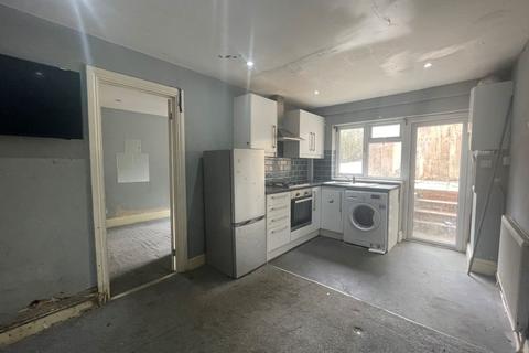 55d Penge Road, London, SE25 4EJ